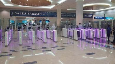 مطار دبي يفعل البوابات الذكية.. تنهي إجراءات المغادرين في ثوان