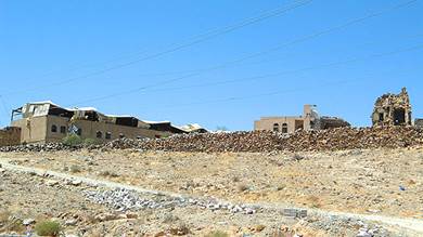 مصدر: الحوثيون نقلوا عتادهم الحربي إلى معسكر الصمود بالبيضاء