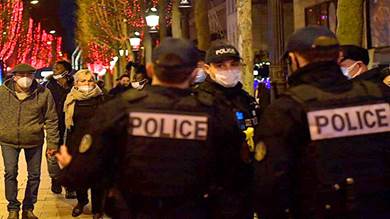 فرنسا تعاقب عناصر من الشرطة بالسجن بعد إهانة عامل مصري