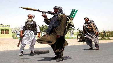 باكستان تنافس إيران لكسب طالبان لخدمة مصالح خليجية