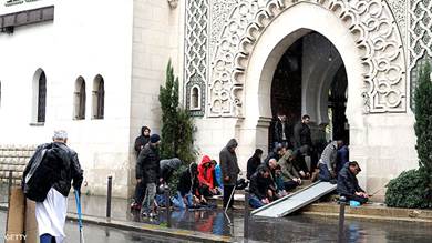 فرنسا تغلق مسجدًا جنوب البلاد بسبب خُطبه