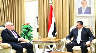 رئيس الوزراء يطالب بدعم دولي لإنهاء خطر الحوثي في المنطقة