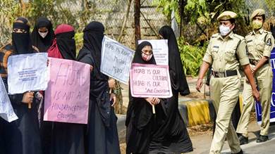 احتجاجات المسلمين في الهند بسبب منع الحجاب