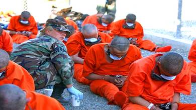 وسط الضغوط والانتقادات.. أمريكا تدرس إطلاق سراح نصف سجناء غوانتانامو