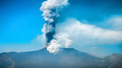  ثوران بركان اتنا في صقلية في 44مارس 2021