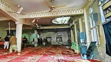 ​ارتفاع حصيلة الهجوم الانتحاري على مسجد في بيشاور إلى 62 قتيلًا