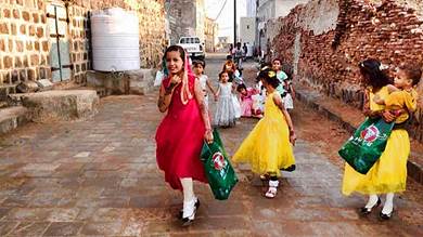"شعبانية اليمن".. الأطفال يحتفلون بـ"يوم البهجة" رغم منغصات الحوثي