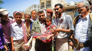 وثق 220 قصة إنسانية.. يمني يروي بالصور معاناة سكان تعز