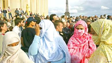 الحجاب يحسم الانتخابات الفرنسية