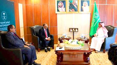 الوزير حُميد يناقش مع السفير آل جابر مشاريع البرنامج السعودي بقطاع النقل