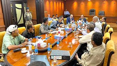 ​وزير النقل وميناء عدن يتدارسان قضية ناقلات النفط المتهالكة
