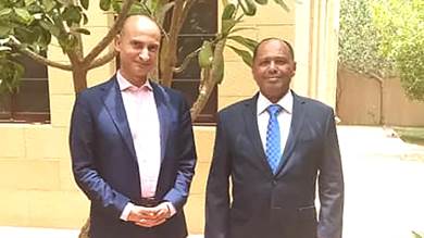 رئيس المجلس الأعلى للحراك الثوري الجنوبي مع السفير الفرنسي لدى اليمن