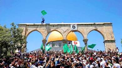 "حماس" تدعو إلى النفير غدا وتوجه دعوة لقادة وشعوب الدول العربية والإسلامية