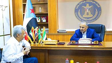 لقاء سابق بين رئيس المجلس الانتقالي ورئيس مجلس الحراك الثوري