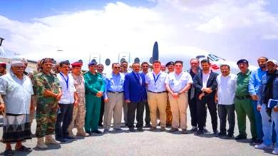 محافظ شبوة يدشن وصول أول رحلة طيران من وإلى مطار عتق الدولي