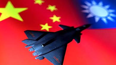 13 طائرة عسكرية صينية تعبر الخط الفاصل بمضيق تايوان