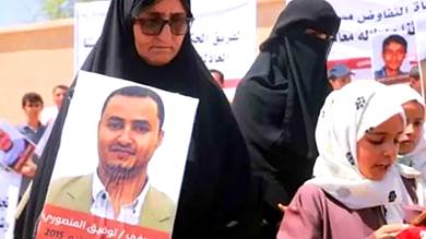 ​صحافي يتعرض للتعذيب والحبس الانفرادي في سجون صنعاء