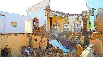 نجاة مقيمة روسية وأسرة لحجية من انهيار منزل بالحوطة