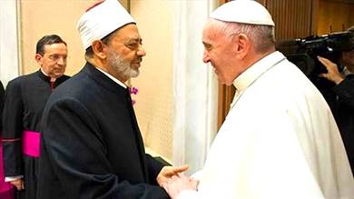 بابا الفاتيكان وشيخ الأزهر يجتمعان في البحرين