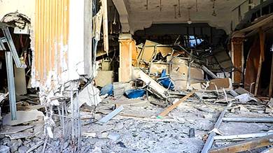 انفجار سيارة مفخخة وإطلاق نار إثر هجوم مسلح على فندق في الصومال