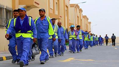 قطر تجلي العمال من وسط الدوحة