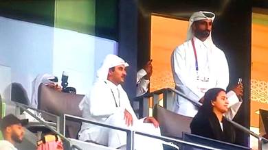ردة فعل أمير قطر عند إهدار السعودية لركلة الجزاء (فيديو)