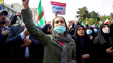 البرلمان الإيراني يعمل على مراجعة قانون يُلزم النساء ارتداء الحجاب
