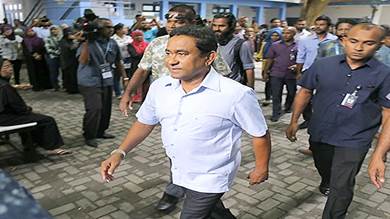رسميا.. الحكم على رئيس جزر المالديف السابق بالسجن 11 عاما