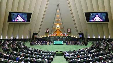البرلمان الإيراني يطالب السوداني والصدر بالاعتذار