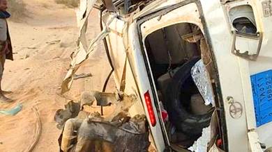 إصابة 9 مسافرين بينهم امرأة وطفلين بلغم في صحراء الجوف