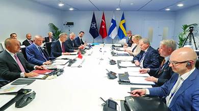أنقرة توقف المحادثات الثلاثية مع السويد وفنلندا بشأن انضمامهما لحلف «الناتو»