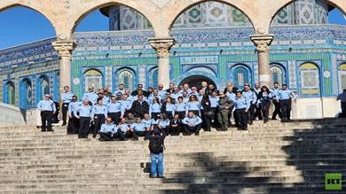 130 ضابطا إسرائيليا يقتحمون باحات المسجد الأقصى