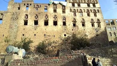 تقرير: الحوثيون عملوا على نهب وتهريب 4800 قطعة ومخطوطة أثرية