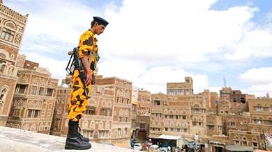 سلطات الأمر الواقع في صنعاء تسرح الآلاف من عناصر الأمن