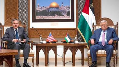 وزير الخارجية الأمريكي يلتقي محمود عباس في رام الله ويجدد دعوته للتهدئة