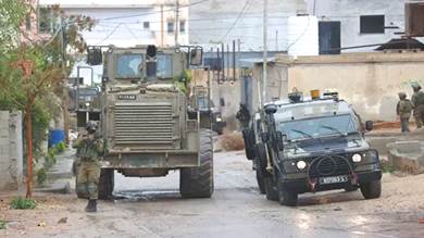 قوة إسرائيلية تقتحم أريحا وسط اشتباكات مسلحة
