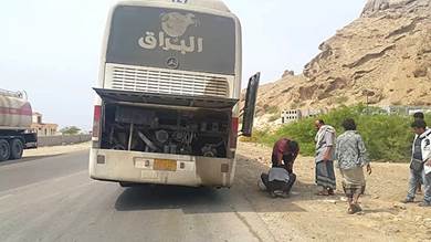 طرق متهالكة ونقاط تفتيش ترهق المسافرين من عدن إلى صنعاء