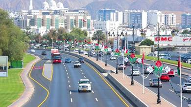 فهد يعدو بسرعة كبيرة في شوارع سلطنة عمان «فيديو»