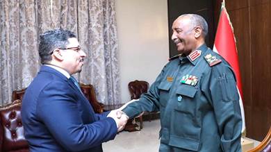 رئيس مجلس السيادة السوداني يستقبل وزير الخارجية اليمني