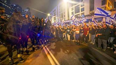 مظاهرات حاشدة في إسرائيل بعد إقالة نتنياهو لوزير دفاعه غالانت