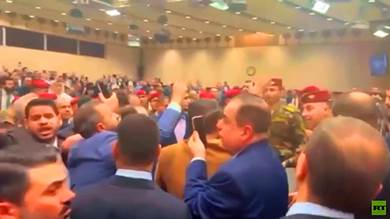فوضى داخل البرلمان العراقي خلال جلسة التصويت على قانون الانتخابات
