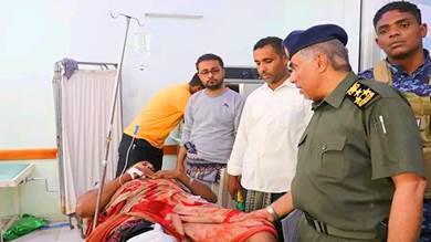 ​العميد المنهالي يزور مصابي في مشفى ابن سيناء بالمكلا