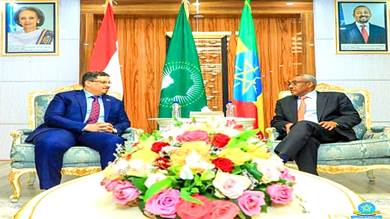 وزير الخارجية اليمني أحمد عوض بن مبارك خلال زيارته إلى إثيوبيا