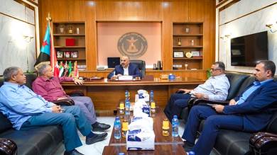 الرئيس الزُبيدي يشدد على أهمية النهوض بمديرية التواهي كواجهة سياحية رئيسية للعاصمة عدن