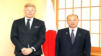 المبعوث الأممي لليمن مع نائب وزير الخارجية البرلماني لليابان