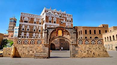 بعد إغلاقه لأكثر من 10 سنوات.. المتحف الوطني في صنعاء يفتح أبوابه للزوار