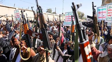 الحوثي يشترط دفع رواتب عناصره المدنيين والعسكريين بحسب كشوفات هذا العام