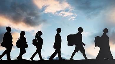 استطلاع: 53% من الشباب العربي يفكرون جدياً في الهجرة بحثاً عن فرص عمل