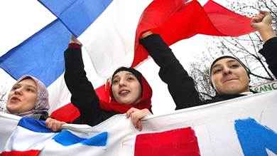 "الغارديان": المسلمون مستبعدون من الحياة السياسية الفرنسية