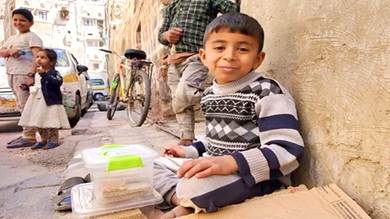 ​محمد حسين طالب بعمر الـ13 يحمل بضائع لتاجر مقابل 5 كيلو من السكر